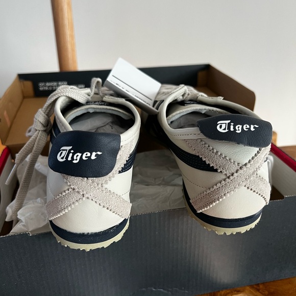 Onitsuka Tiger Cream and Black Sneakers Retro Style - Picture 6 of 8